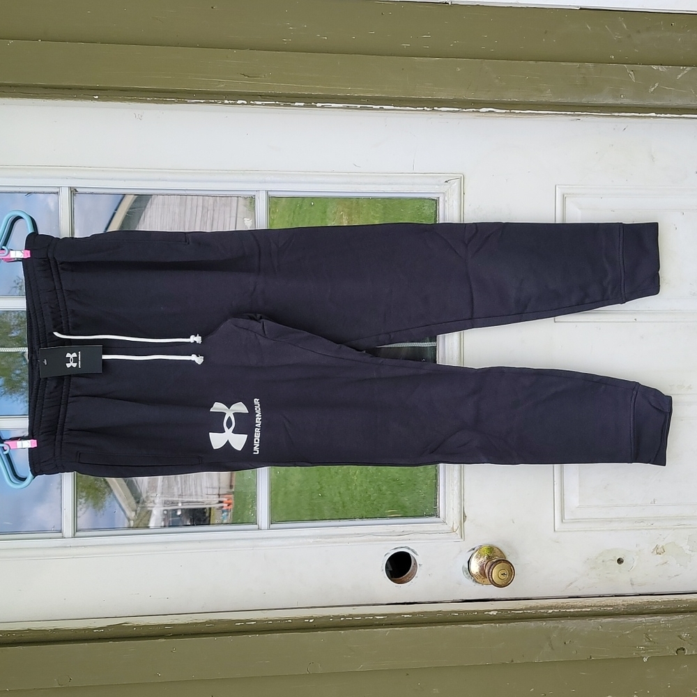 NWT Under Armor mens fitted jogger